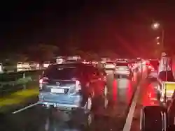 One Way Diimplementasikan, Lalu Lintas Kendaraan di Tol Cipali Km 166 Padat Malam Ini
